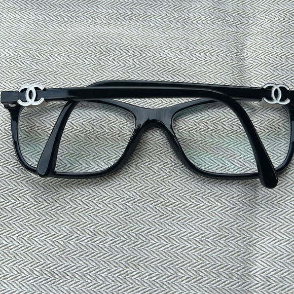 CHANEL Black CC Eyeglasses with Quilted Case - Picture 10 of 14